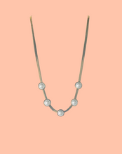 Cargar imagen en el visor de la galería, Pearl Necklaces
