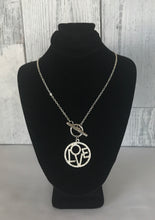 Cargar imagen en el visor de la galería, Round Love Necklace
