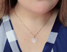 Cargar imagen en el visor de la galería, Rose Quartz Heart Necklace
