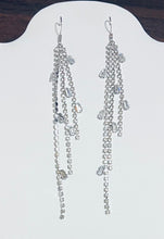 Cargar imagen en el visor de la galería, Dangling Earrings

