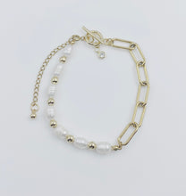 Cargar imagen en el visor de la galería, Pearls and Chain Bracelet
