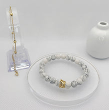 Cargar imagen en el visor de la galería, Crown Charm Bead Bracelet

