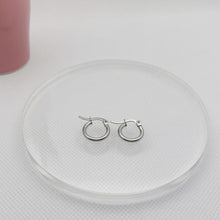 Cargar imagen en el visor de la galería, Hoop Earrings
