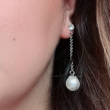 Cargar imagen en el visor de la galería, Glass Pearl  Dangle Stud Earrings

