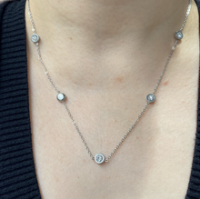 Cargar imagen en el visor de la galería, Flat Round Rhinestone Necklace
