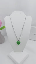 Cargar y reproducir el video en el visor de la galería, Jade Stone Pendant Necklace
