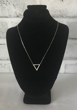 Cargar imagen en el visor de la galería, Silver Triangle Necklace
