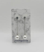 Cargar imagen en el visor de la galería, Glass Pearl  Dangle Stud Earrings
