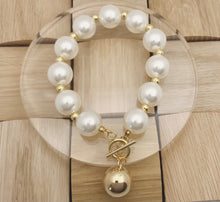 Cargar imagen en el visor de la galería, Chunky Pearl Bracelet
