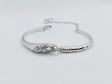 Cargar imagen en el visor de la galería, Zirconia Wing Crystal Bracelet
