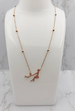 Cargar imagen en el visor de la galería, Mom Playing Necklace
