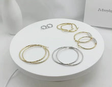 Cargar y reproducir el video en el visor de la galería, Hoop Earrings
