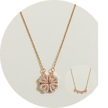 Cargar imagen en el visor de la galería, Leaf Clover Necklaces
