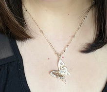 Cargar imagen en el visor de la galería, Butterfly Necklace
