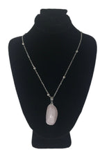 Cargar imagen en el visor de la galería, Natural Rose Quartz Necklace
